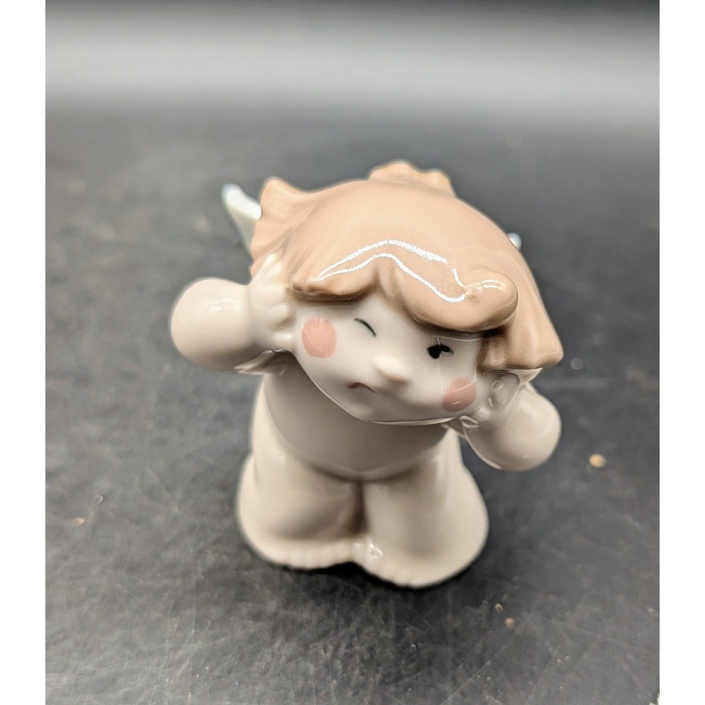 NAO by Lladro Porcelain Peek-A-Boo Angel Cherub Figurine DAISA 2003 Spain Glazed